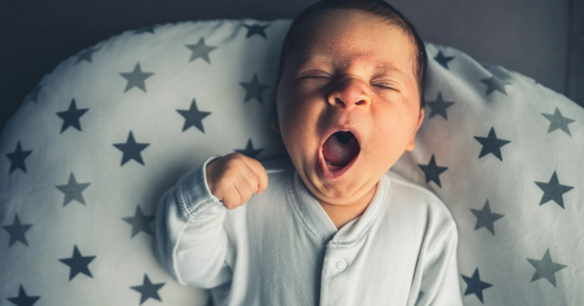 a consistent sleep routine is important for newbon babies